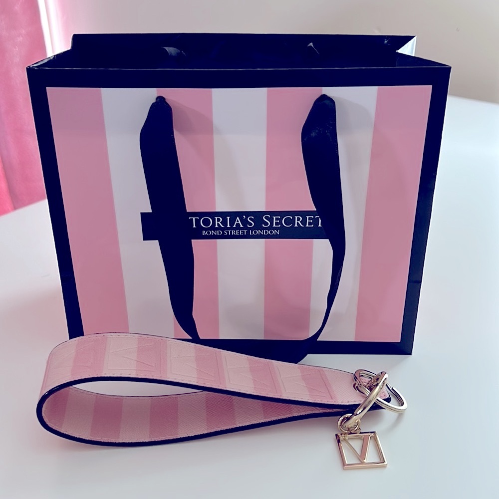 NWOT Pink Victoria Secret Wristlet